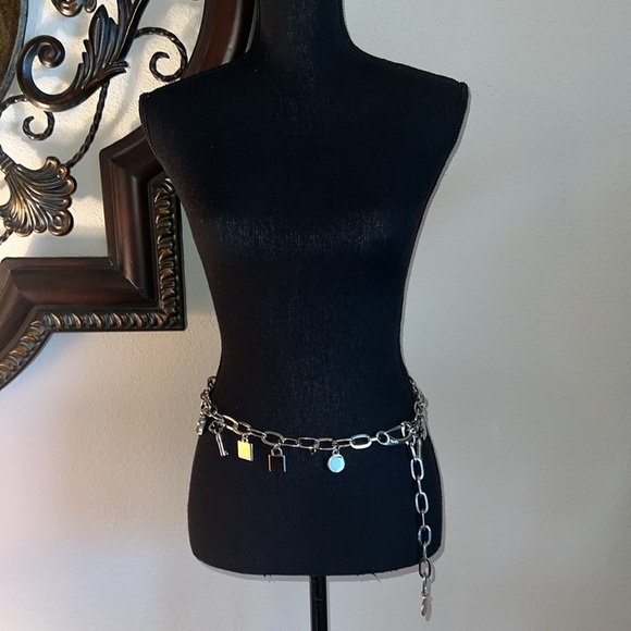 ESCADA Women’s RARE Vintage Silver Charm Chain Link Belt Stamped E Made in Spain - Picture 5 of 16